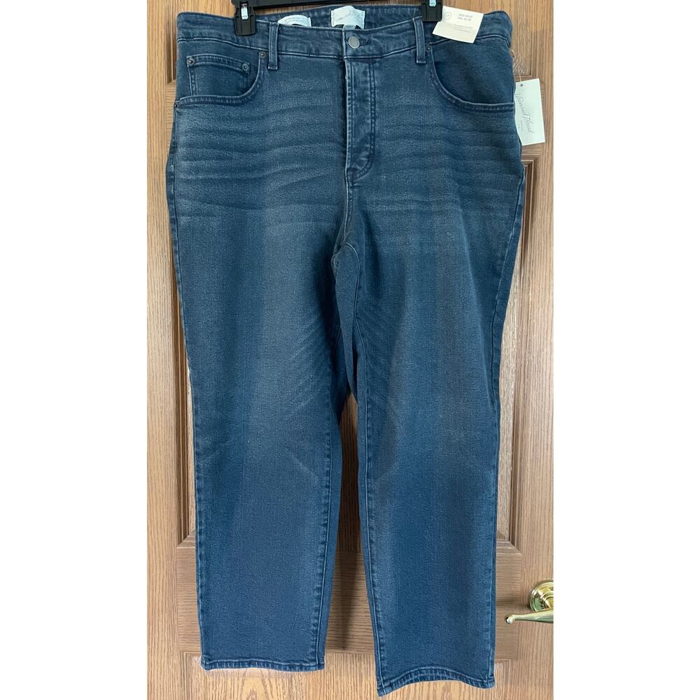 NWT Universal Thread Size 17 Mid-Rise 80’s Slim Button Fly waist 20-22”